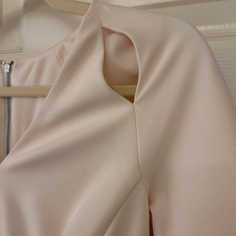 Maggy London Cream V-Neck Peekaboo Dress - Picture 4 of 7